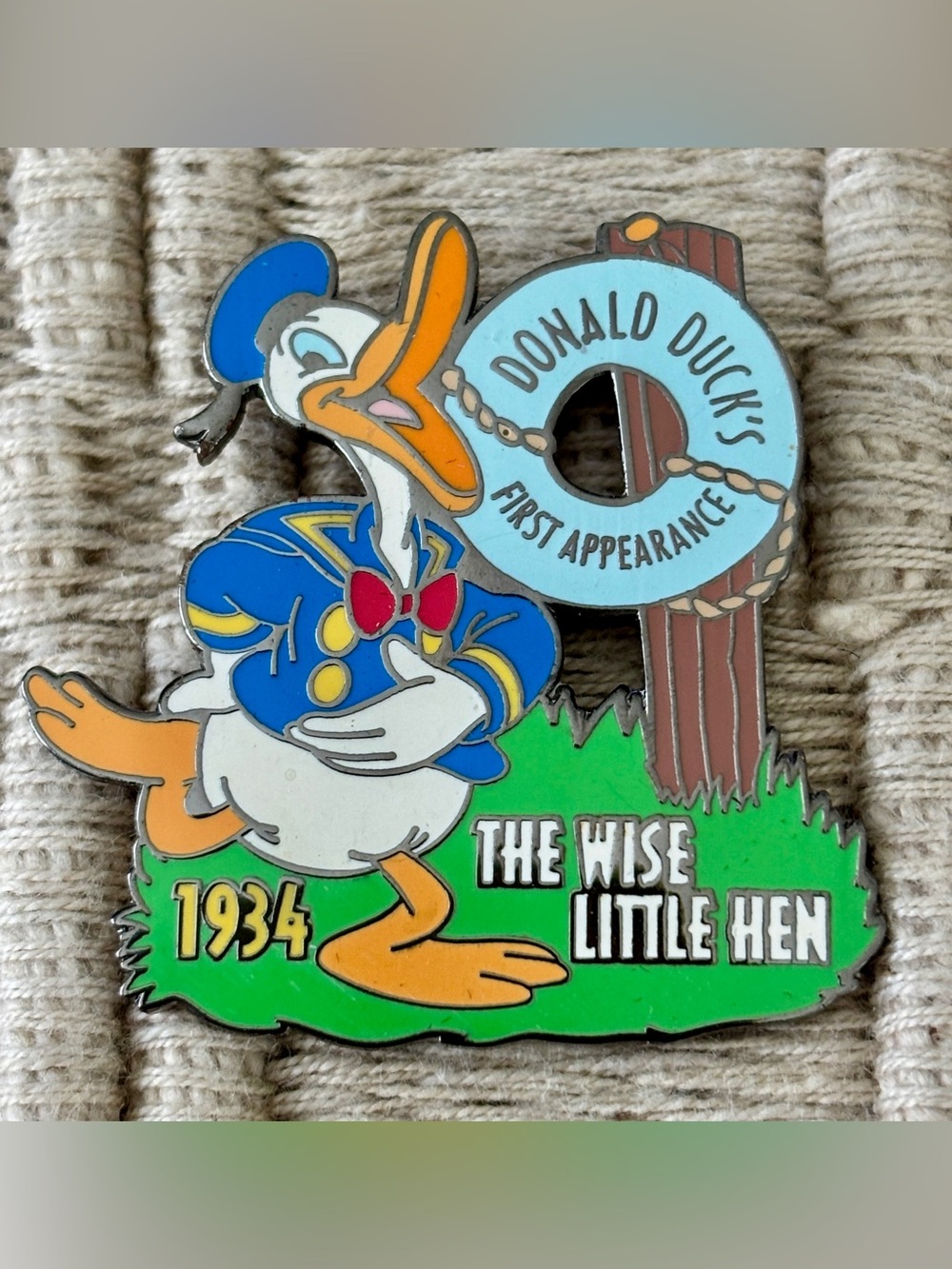 DISNEY 1999-2000 Disney Store “Countdown to the Millennium” Donald Duck Pin